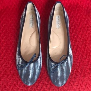 Ali Macgraw size 10B denim blue print ballerina.